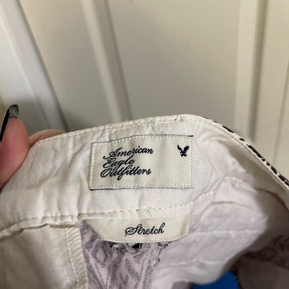 American Eagle Womens Black White Aztec Trobal Print Stretch Midi Shorts Size 6 - Picture 2 of 8